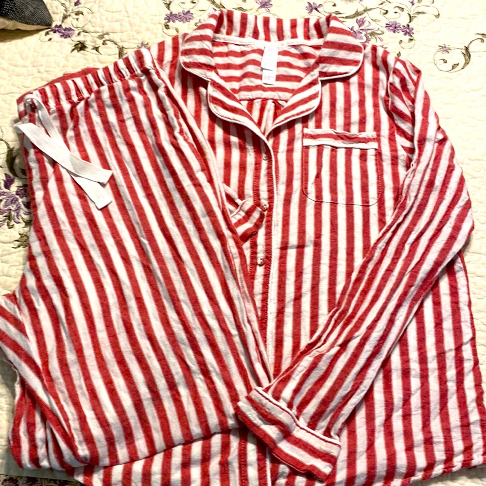 Beautiful soft flannel candy cane Jammies sz S